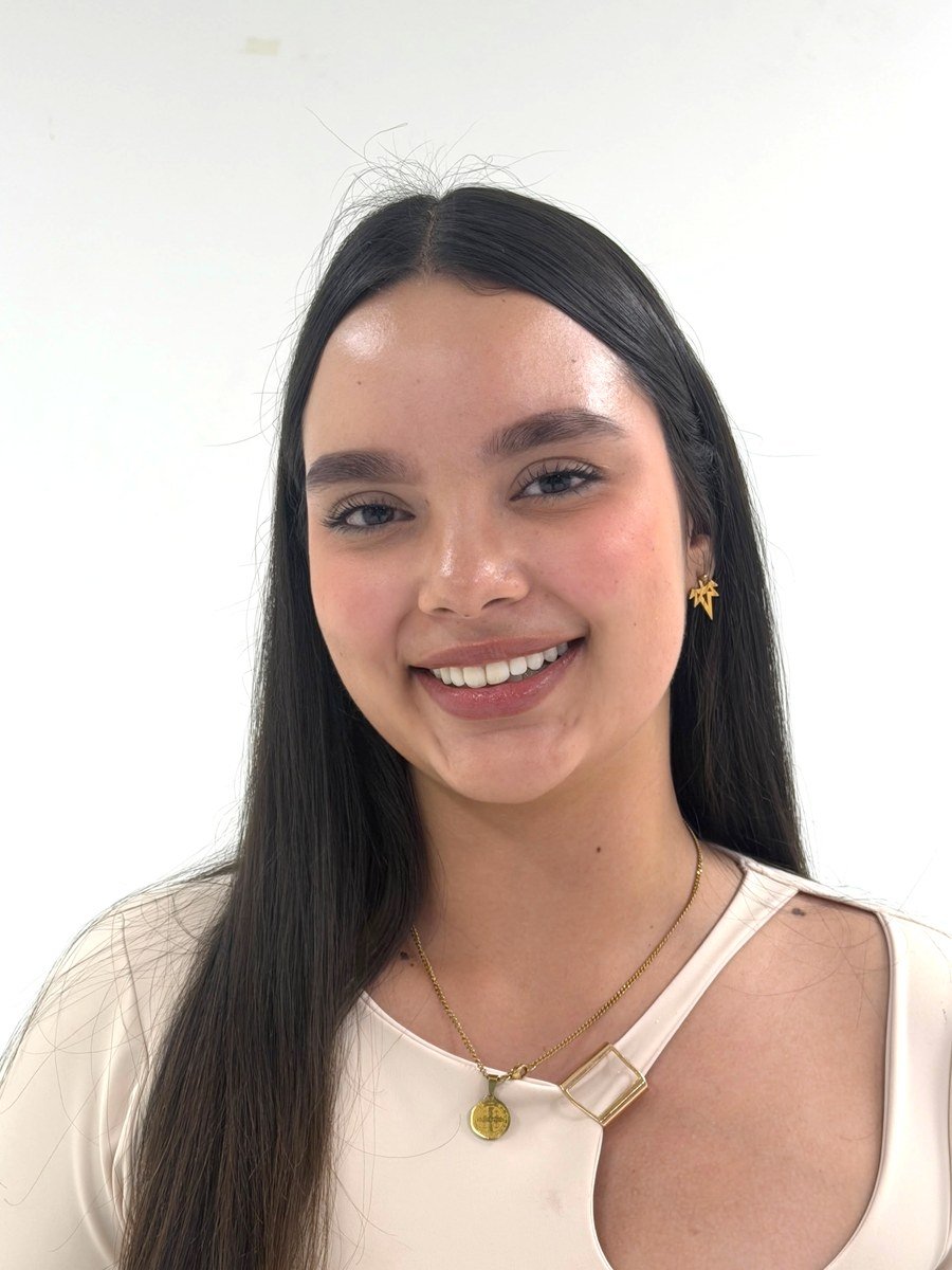 Sofía Cardona — Abogada Junior